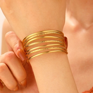 Adjustable 18k gold plated titanium steel bangles with smooth and hammered textures