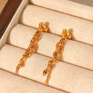 Elegant 18k gold plated stainless steel lip chain tassel earrings in a jewelry box