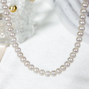 Elegant 5-6mm natural freshwater pearl necklace with S925 sterling silver clasp for women