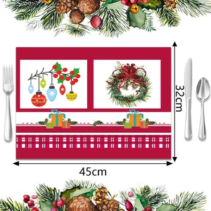Primer plano de un mantel individual navideño de 45x32cm con corona y adornos festivos