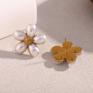 French style 18K gold plated stainless steel pearl flower stud earrings for women