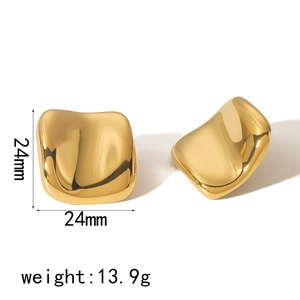 Macro shot of 18k gold irregular crumpled square earrings with 24mm size dimensions