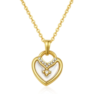 Détail du pendentif cœur doré avec nacre blanche et cristaux scintillants