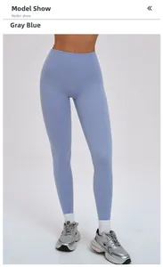 Détail du legging de yoga bleu gris à taille haute en V porté par un mannequin