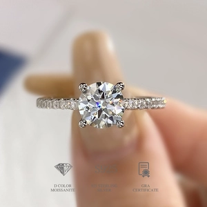 Classic four-prong S925 sterling silver ring with D color moissanite diamond and GRA cert