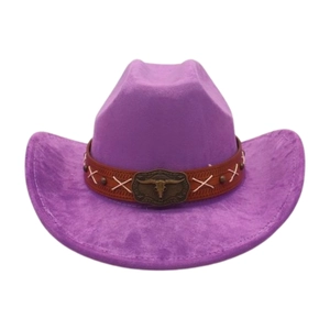 Cappello da cowboy viola con fascia in pelle marrone e decorazione a teschio di toro