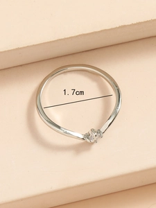 Detailed top view of a minimalist silver zircon ring measuring 1.7cm inner diameter
