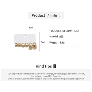 Detailed specs of gold C-shape geometric hoop earrings set with 3cm size and material info