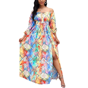 Maximale jurk met bloemenprint, blote schouders en hoge split in vintage paleisstijl luxe