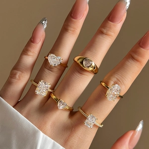 Elegant gold S925 silver rings with heart and emerald cut sparkling zircon crystals