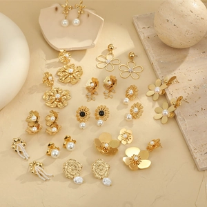 Elegant Flower Stud Earrings For Women Stainless Steel 18K Gold Plated With Artificial Pearl Vintage French Style Jewelry Gift