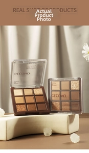 Primer plano de la paleta de sombras de ojos chocolate de 9 colores con texturas mate y brillo