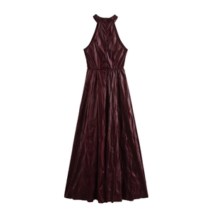 Abito lungo bordeaux in pelle PU con scollo all'americana e gonna a pieghe ampia
