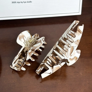 Vintage coffee marble acetate hair claw clips set with elegant gold metal details
