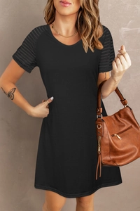 Abito casual nero con scollo a V e inserti in rete sulle spalle per donna estivo