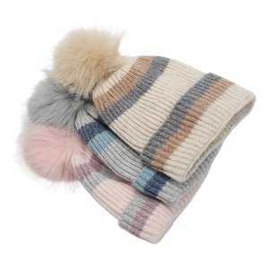 Bonnets tricotés rayés tricolores avec pompons moelleux pour la chaleur hivernale des enfants