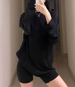 Relaxed fit black long sleeve t-shirt and cycling shorts set for comfortable loungewear