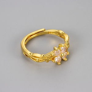 Macro shot of S925 hallmark and woven texture on a vintage gold clover ring band