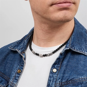 Detailansicht der 6mm Tigerauge- und Obsidian-Perlenkette mit silbernem Zylinderanhänger