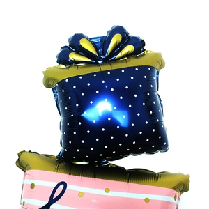 Ballon en aluminium boîte cadeau bleue à trois couches avec pois blancs et nœud doré