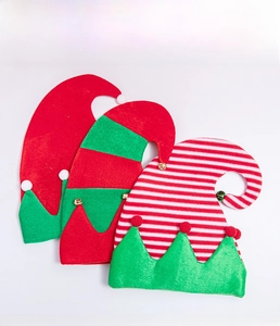 Set di tre cappelli da elfo natalizi con strisce rosse, verdi e bianche e piccoli campanelli