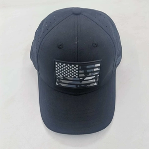 Schwarze Laser-Cut Baseballkappe mit US-Flaggen-Patch und Camouflage-Details