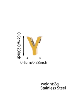 Macro shot of 18K gold plated stainless steel letter Y pendant with dimensions 0.6cm