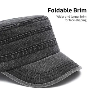 Casquette militaire grise en denim délavé avec une visière pliable et courbe stylée
