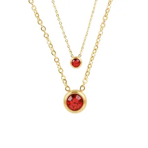Goldene Edelstahlkette mit 7mm rundem roten Zirkonia-Anhänger und Größenangaben