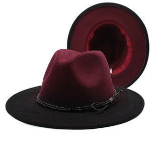 Cappello Fedora bicolore bordeaux e nero in lana con fascia intrecciata e fibbia