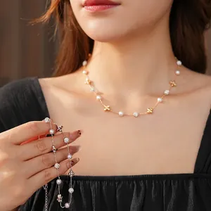 Gold-plated flower necklace with pearls and zircon stones for a minimalist luxury look