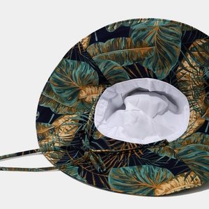 Détail de l'imprimé tropical sur chapeau pare-soleil avec mentonnière réglable