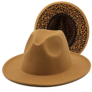 Chapeaux fedora camel à large bord avec doublure intérieure à motif léopard élégant