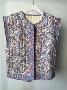 Quilted sleeveless vest with ethnic floral prints in blue and purple colors