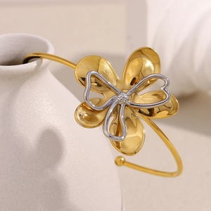 Detail of flower-shaped 18K gold plated bracelet with gold and silver layered petals