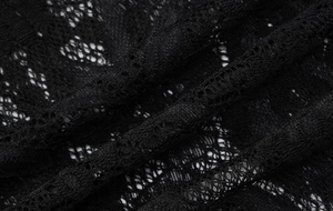 Gros plan sur la texture du tissu en dentelle noire avec des motifs floraux détaillés