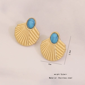 Makro-Detail von 18K Gold Fächer-Ohrringen mit Türkis-Inlay und Maßen