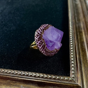 Vintage amethyst crystal cocktail ring with pink rhinestones and gold open band
