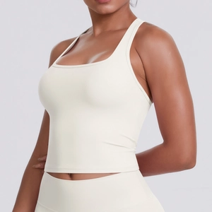 Détail du débardeur de sport blanc cassé dos nageur en tissu brossé respirant