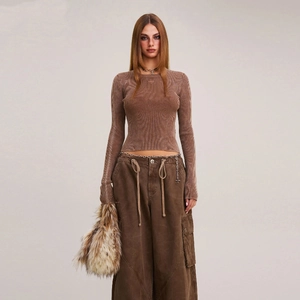 Top in maglia a costine marrone vintage a maniche lunghe con vestibilità slim