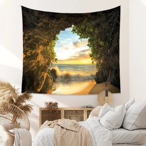 Vue détaillée d'une tapisserie paysage de plage au coucher du soleil dans une chambre