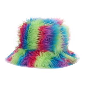 Bob en fausse fourrure colorée avec rayures arc-en-ciel pour un look d'hiver