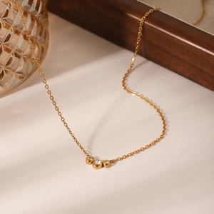 Elegant 18K gold stainless steel necklace with three sparkling round zircon pendants