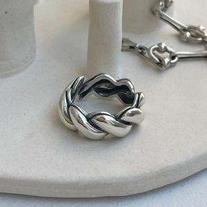 Minimalist 925 sterling silver heart ring with vintage twisted rope design and oxidised finish
