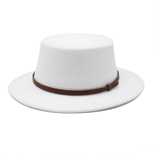 Chapeau canotier blanc en laine pour femme avec ruban en cuir gaufré marron et bord plat