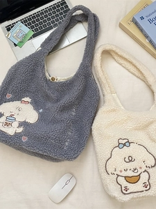 Sacs cabas en peluche avec broderie chien mignonne en gris et blanc sur un bureau