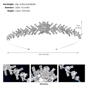Détail macro d'une couronne argentée en strass, diamètre 13cm et hauteur 2,3cm