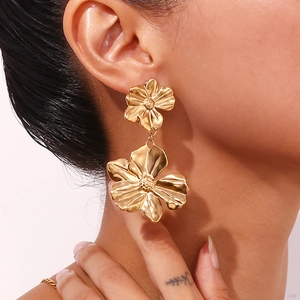 Golden 3D flower earrings with hammered texture finish for women in 18K gold plated steel
