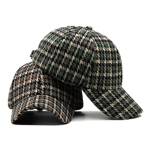 Thick houndstooth baseball cap set in black white and brown wool for winter