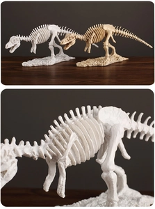 Vue détaillée montrant la texture réaliste et la structure osseuse du squelette de dinosaure